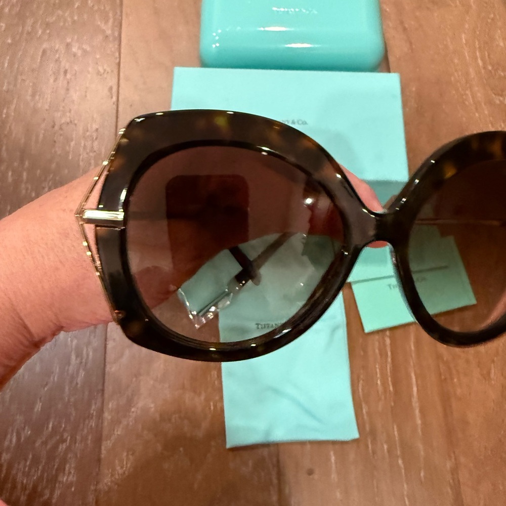 Tiffany & Co. Women's Tortoiseshell Sunglasses with Gradient Brown gold accents - Picture 6 of 16